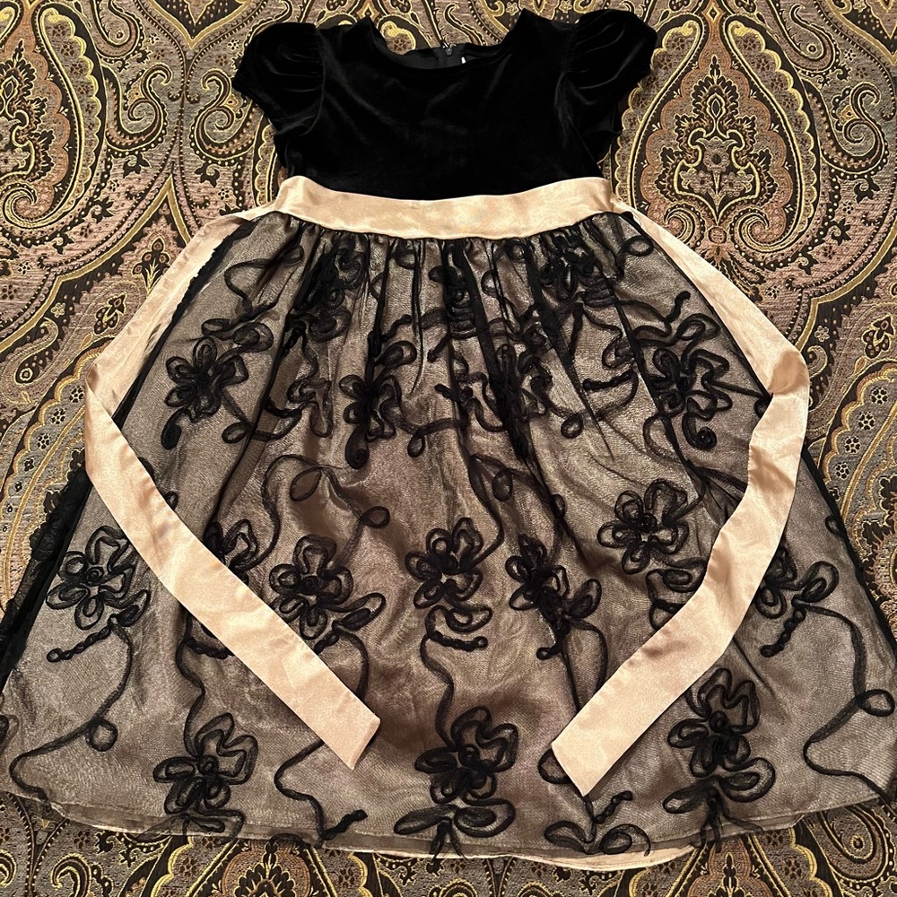 Girls dress - Picture 1 of 2